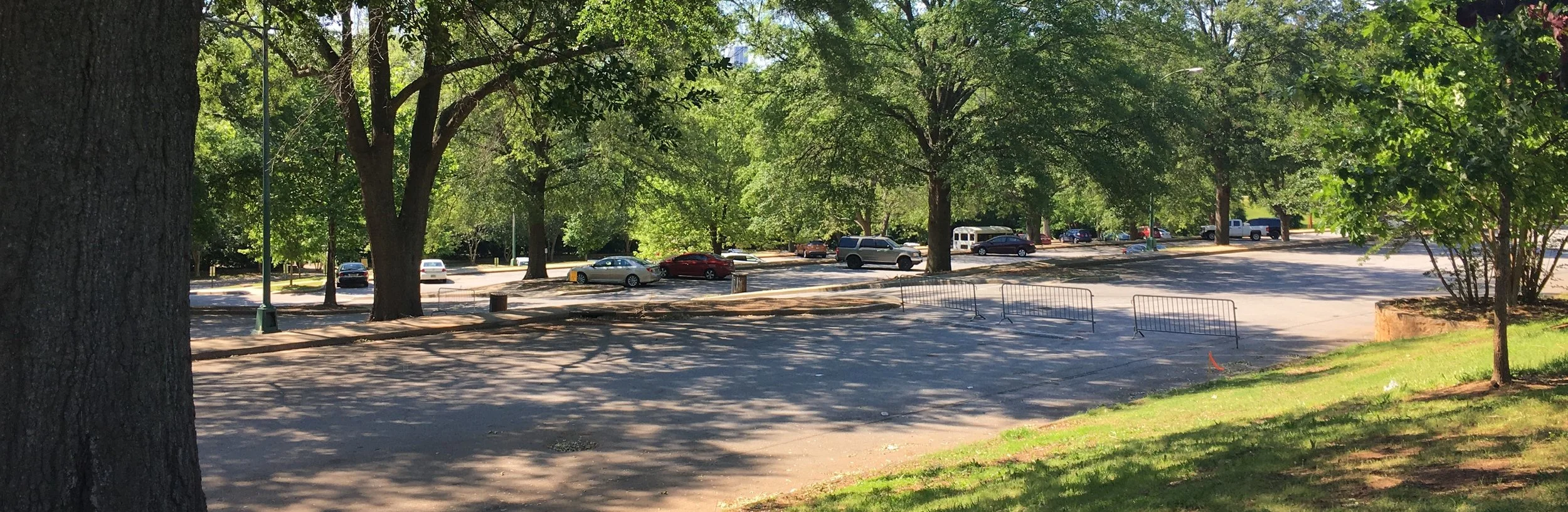 Grant Park Gateway’s parking area before the project.